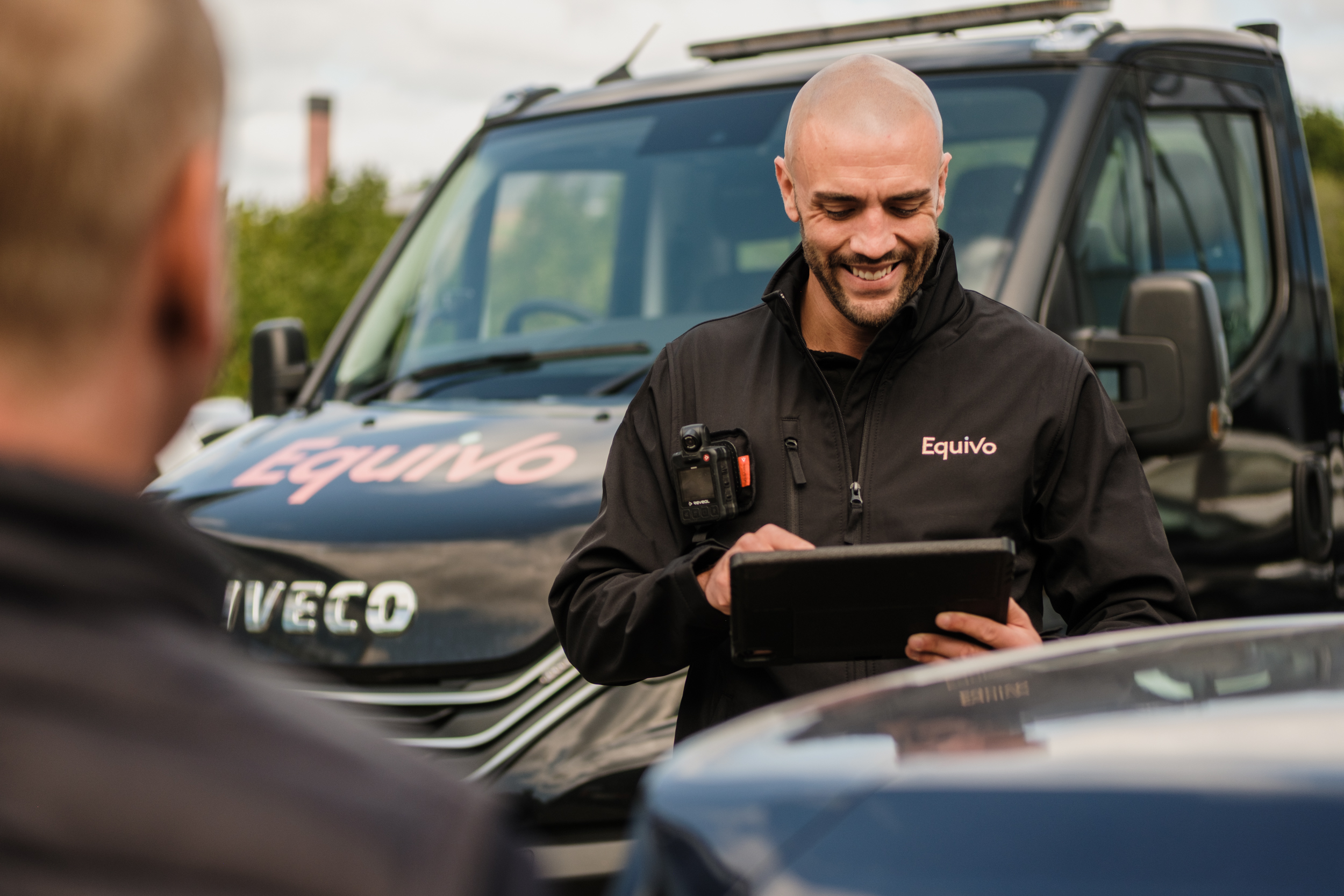 Agent in touch with the customer for a successful vehicle collection
